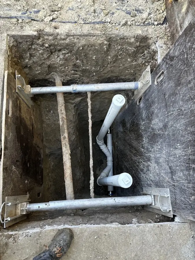 Experienced plumber completing Drain Cleaning work in New Baltimore